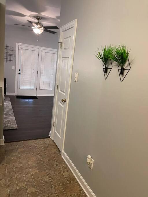 Simple Elegant Townhouse Dt Raleigh Ncsu Exterior foto