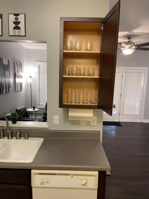 Simple Elegant Townhouse Dt Raleigh Ncsu Exterior foto