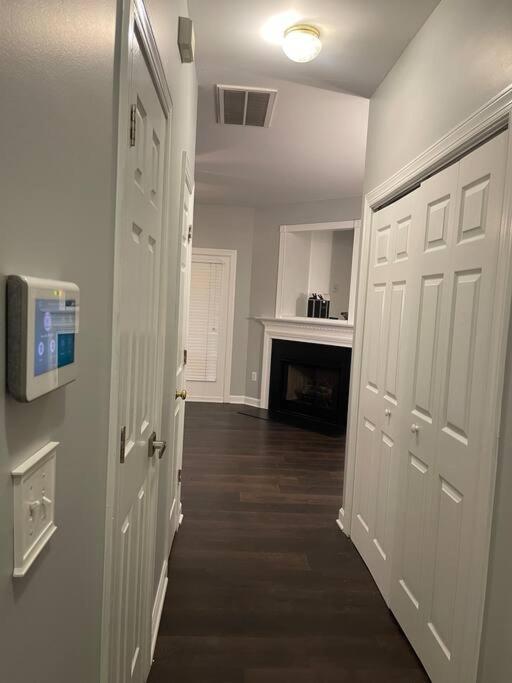 Simple Elegant Townhouse Dt Raleigh Ncsu Exterior foto