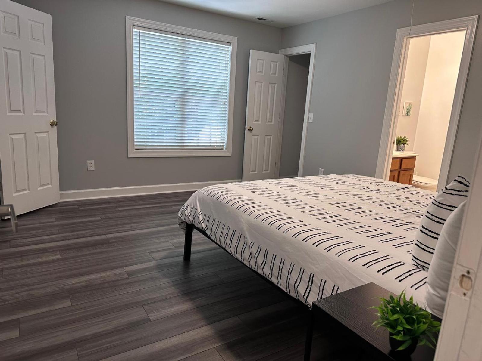 Simple Elegant Townhouse Dt Raleigh Ncsu Exterior foto